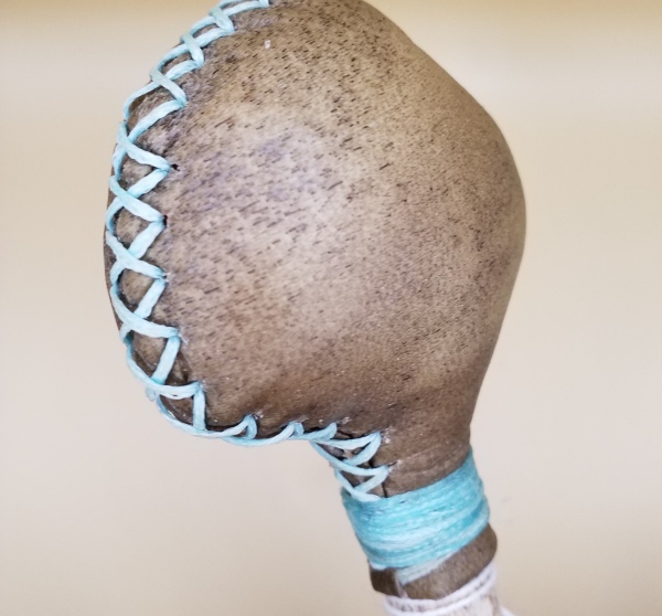 Rassel Rothirsch mit Filzgriff